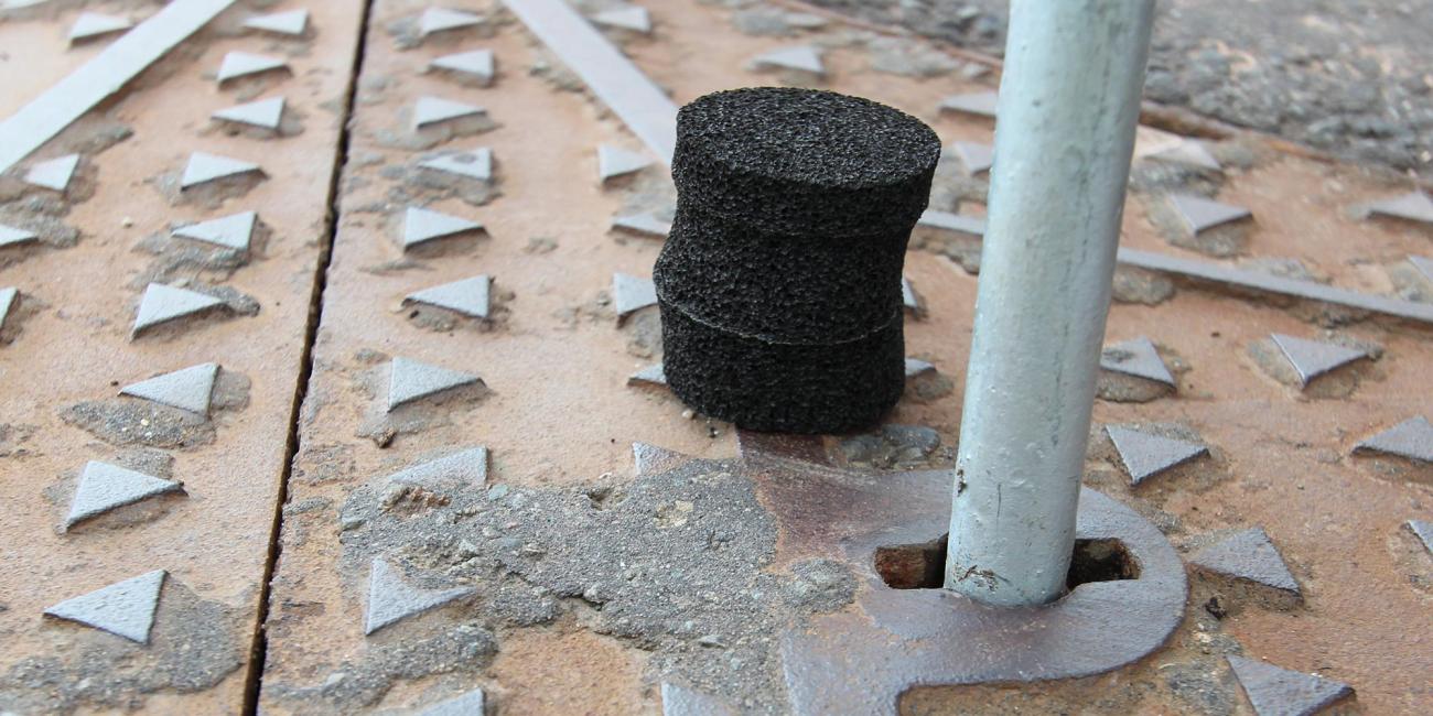 Manhole Cover Lifting Key Grit Blocker = Anti-blockage keyway insert